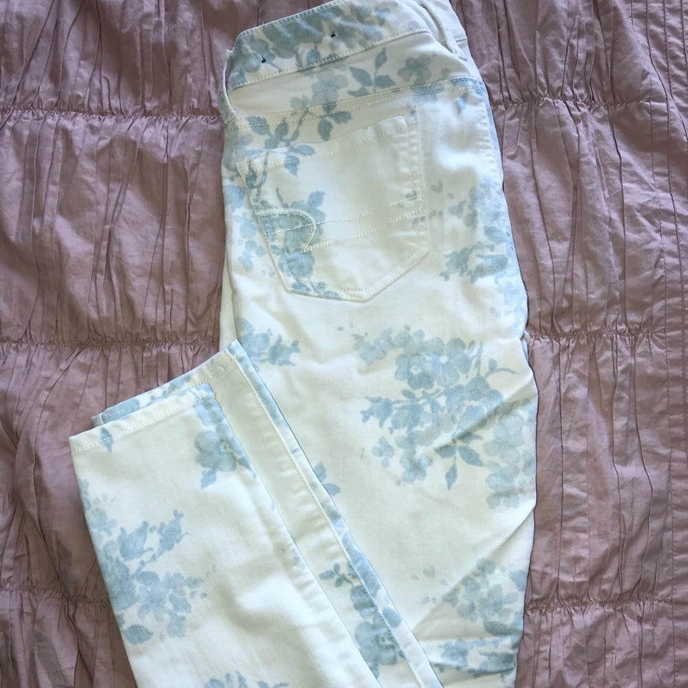 AEO White + Blue Flowered Jeans